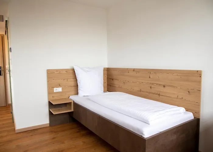 Отель Adler Oberteuringen